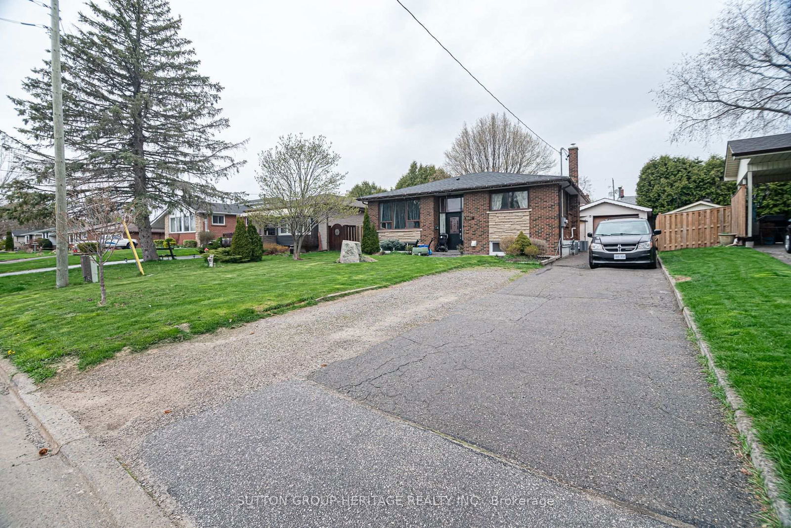 Detached House for lease at BSMT-1002 Denise Drive, Oshawa, Donevan, L1H 2Y2 - MLS: E12119091