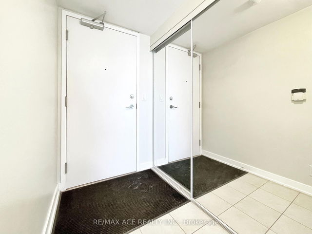 2315 - 38 Lee Centre Drive