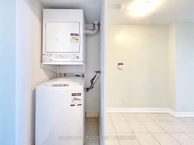 2315 - 38 Lee Centre Drive