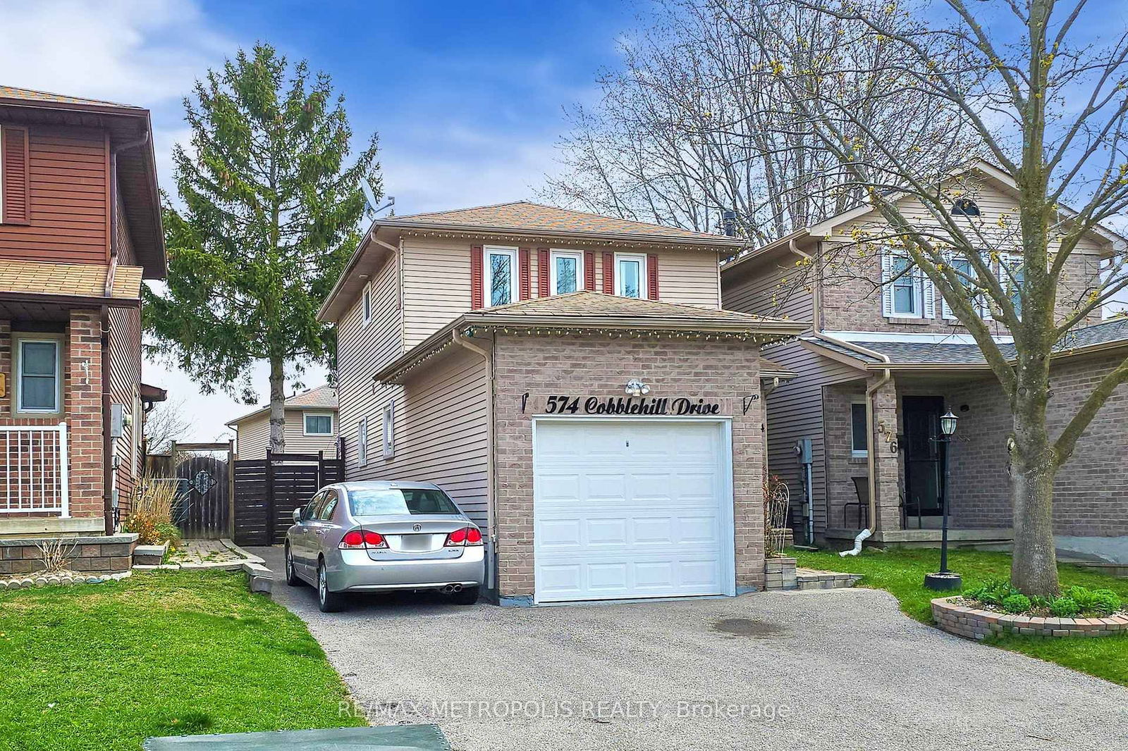 Detached House for sale at 574 Cobblehill Drive, Oshawa, Pinecrest, L1K 1R4 - MLS: E12120058