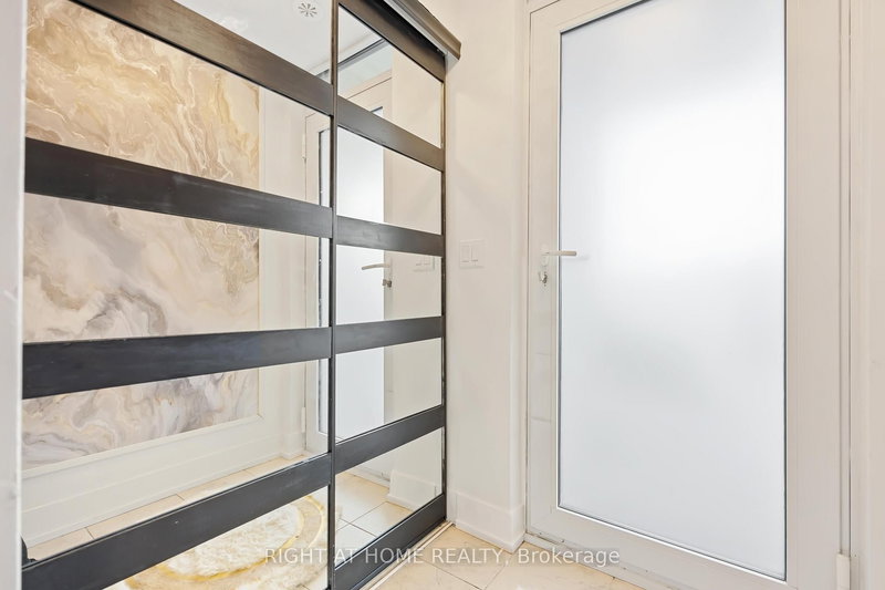 Th 8 - 1245 Bayly St, Pickering, L1W 0B5 | Image 3