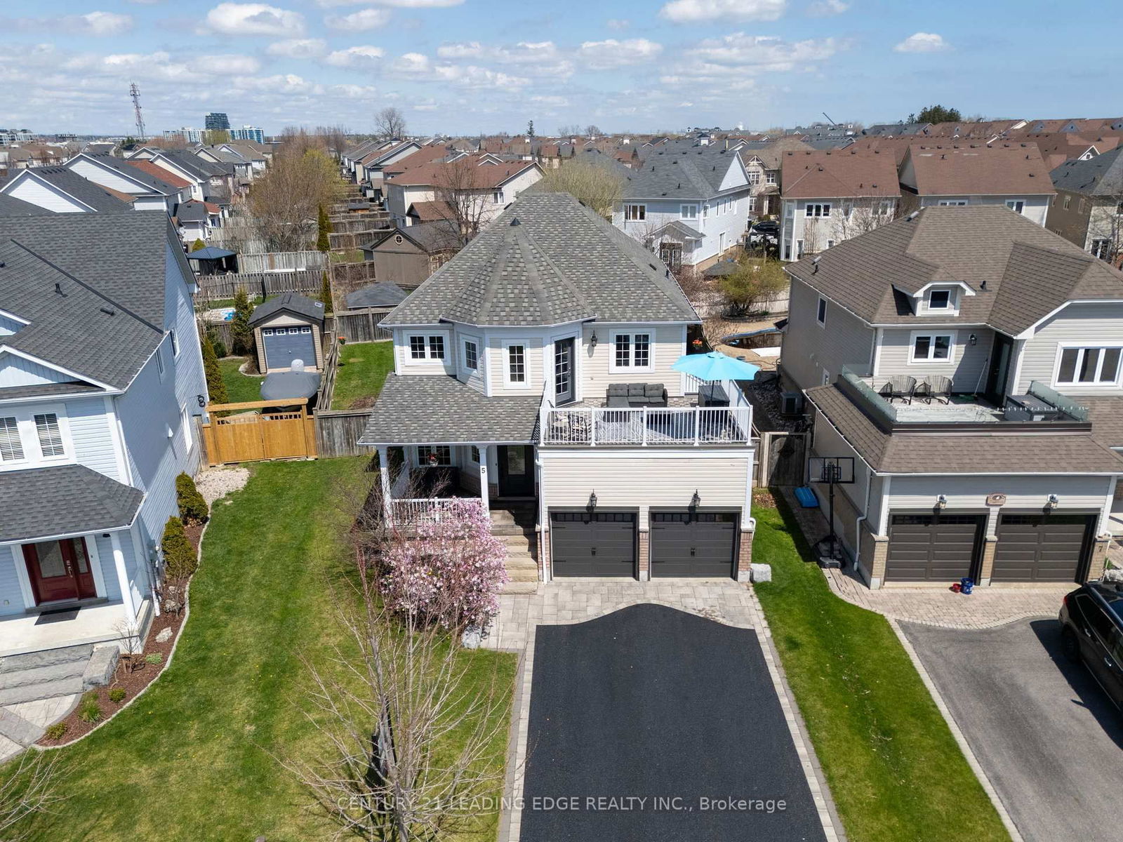 Detached House for sale at 5 Eggert Court, Whitby, Port Whitby, L1N 9X2 - MLS: E12120183