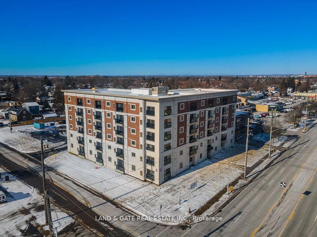405 - 976 Simcoe Street