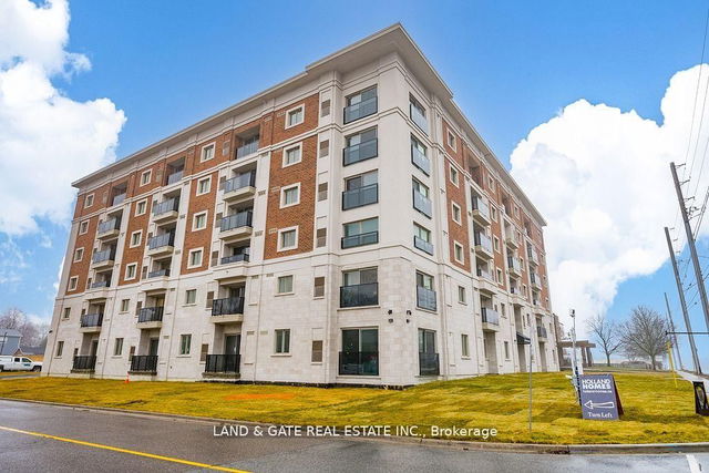 201 - 976 Simcoe Street