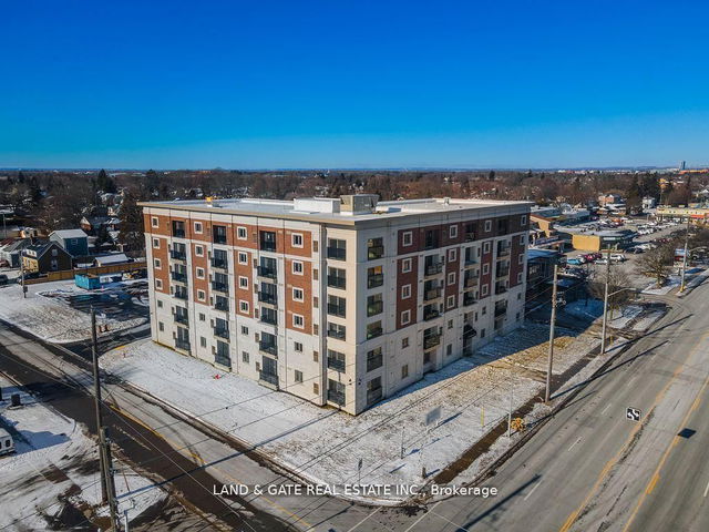 209 - 976 Simcoe Street