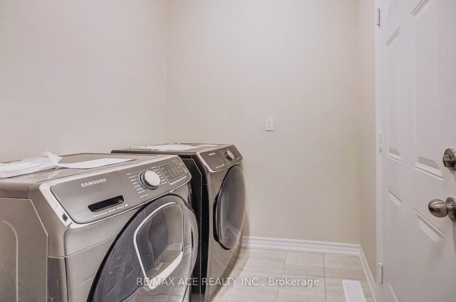 Detached House for lease at 5 Coates of Arms Lane, Ajax, Northwest Ajax, L1T 3S2 - MLS: E12121572