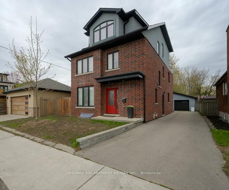 Detached House for sale at 820 Cosburn Avenue, Toronto, East York, M4C 2W1 - MLS: E12121729