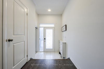 18 Larkin Lane, Clarington - Bowmanville image-0-2