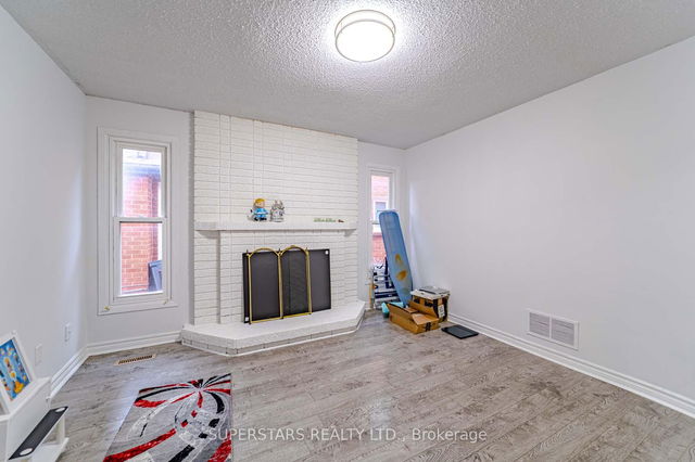 23 Lord Sydenham Court