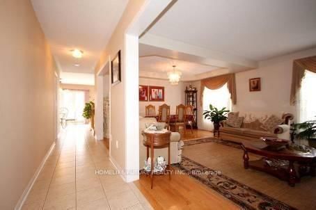 Main - 32 Hoptree Avenue