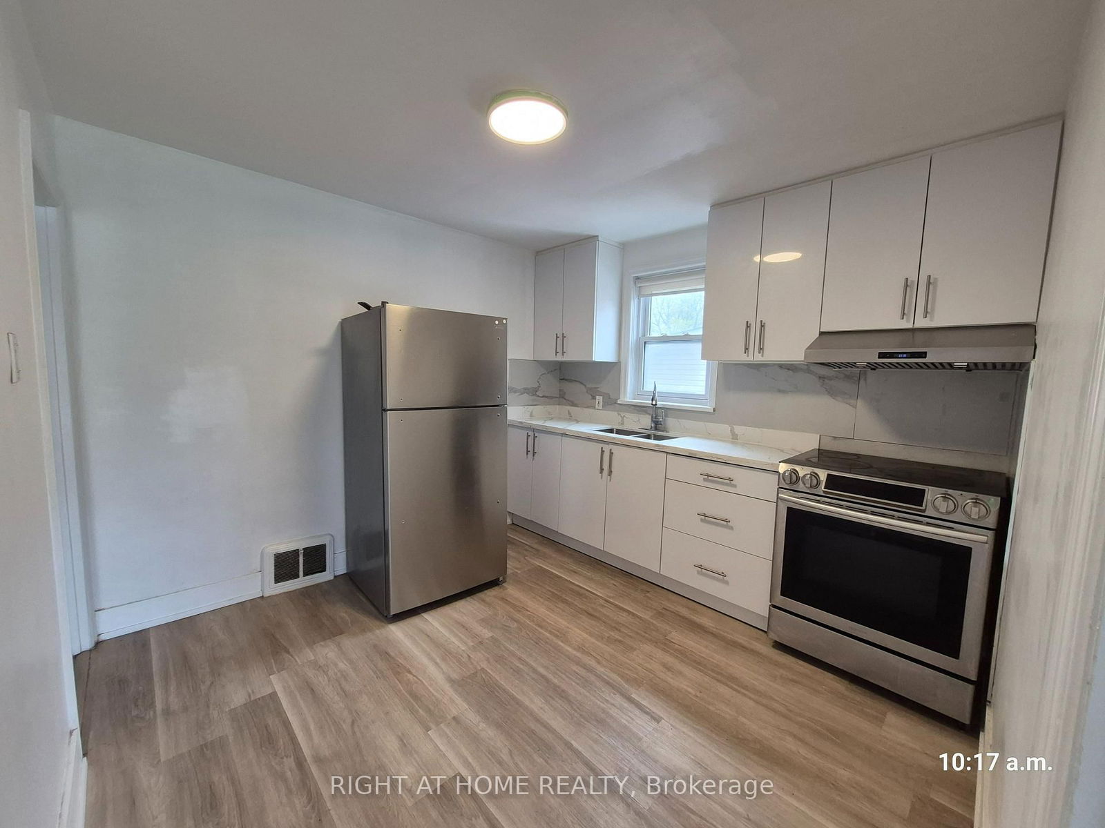 Detached House for sale at 59 Hollydene Road, Toronto, Clairlea-Birchmount, M1L 2A7 - MLS: E12122958