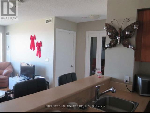 3015 - 36 Lee Centre Drive