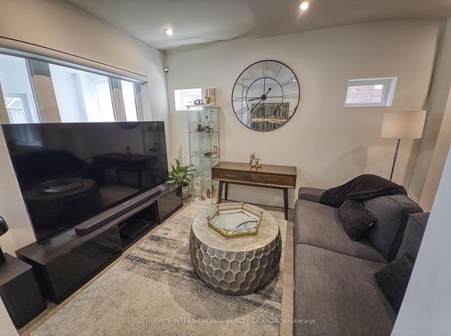 26 Greenwood Avenue