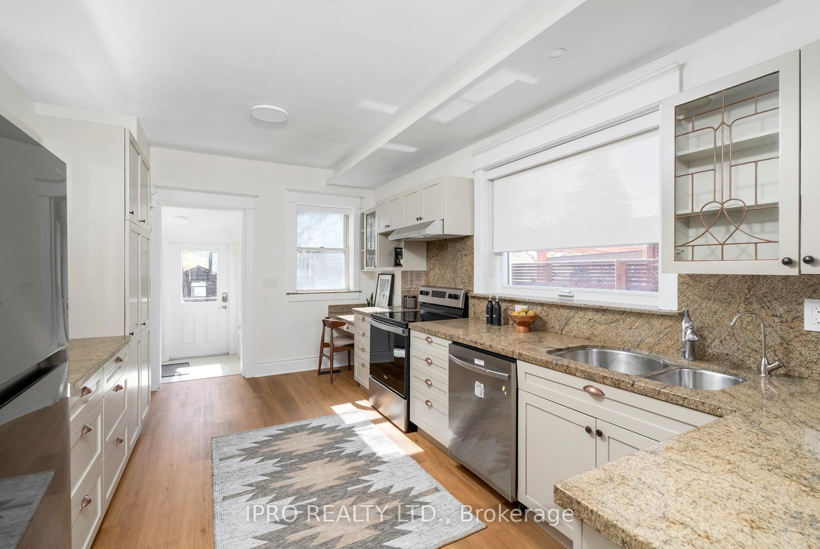 Listing Image 18