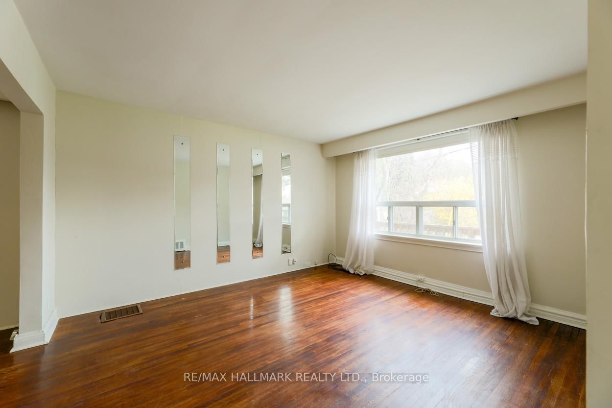 Detached House for sale at 9 Latham Avenue, Toronto, Birchcliffe-Cliffside, M1N 1M7 - MLS: E12123916
