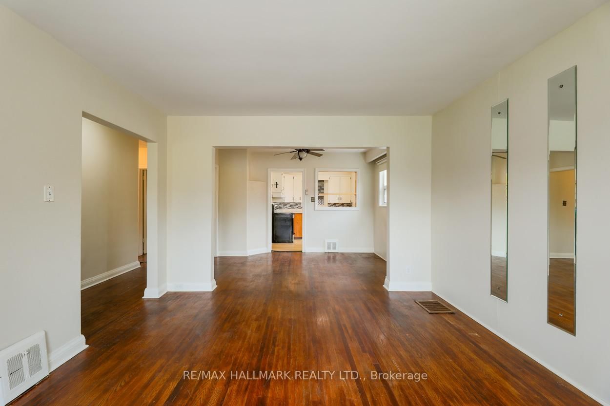 Detached House for sale at 9 Latham Avenue, Toronto, Birchcliffe-Cliffside, M1N 1M7 - MLS: E12123916