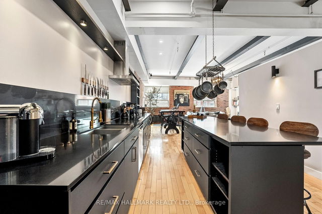 215 - 326 Carlaw Avenue