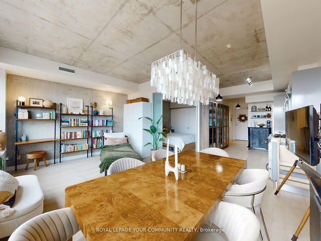 403 - 319 Carlaw Avenue