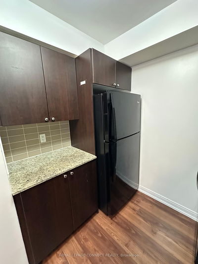 Unit 818 — 181 Village Green Sq, Toronto - Agincourt South-Malvern West image-0-2