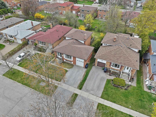 18 Leeswood Crescent