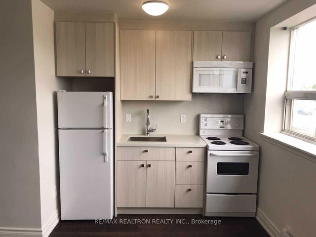 1 - 1975 Lawrence Avenue