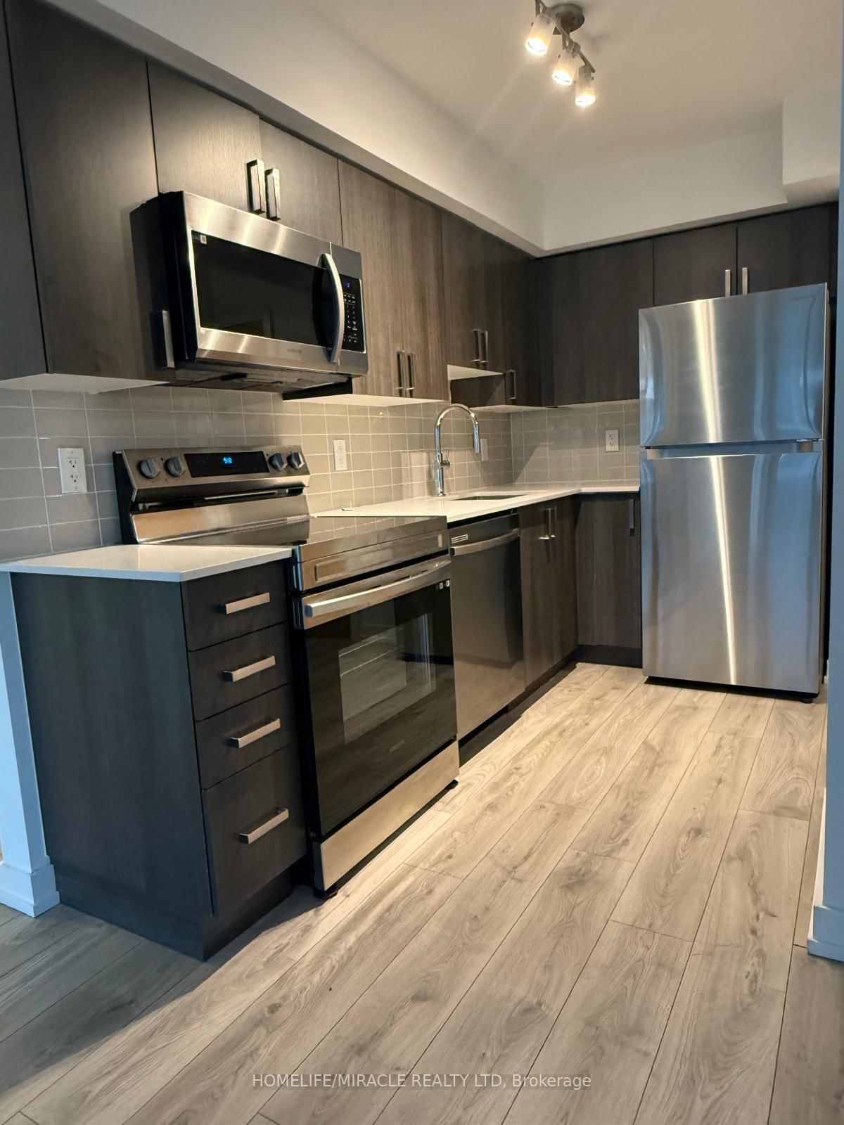 Condo for lease at 307-1455 Celebration Drive, Pickering, Bay Ridges, L1W 1L8 - MLS: E12125376