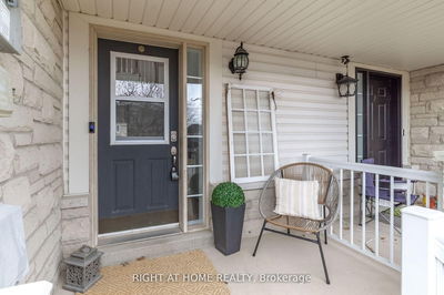 14 Dodds Sq, Clarington - Bowmanville image-0-3