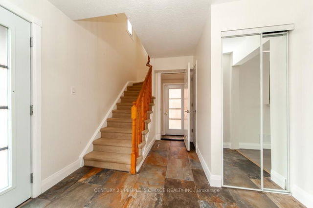 35 Fernbank Place