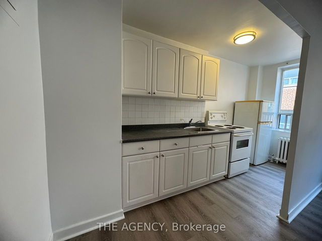 203 - 852 Broadview Avenue