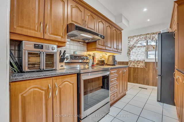 27 Bradstone Square
