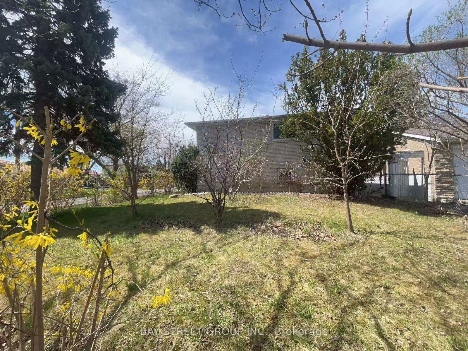 Detached House for sale at 68 Kentish Crescent, Toronto, Agincourt South-Malvern West, M1S 2Z4 - MLS: E12126706