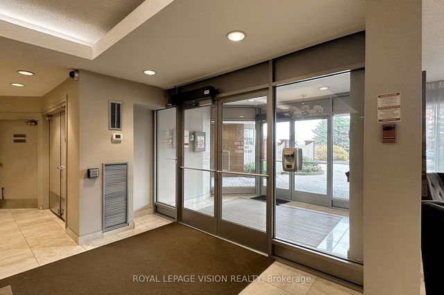401 - 20 Dean Park