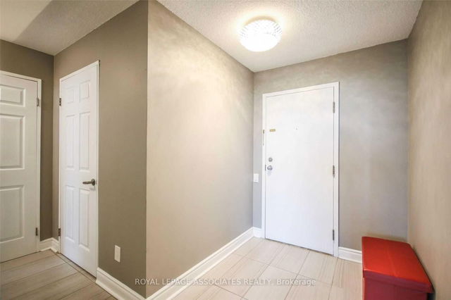 LP11 - 2466 Eglinton Avenue