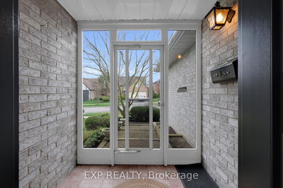 15 Invermarge Dr, Toronto - Centennial Scarborough image-0-2