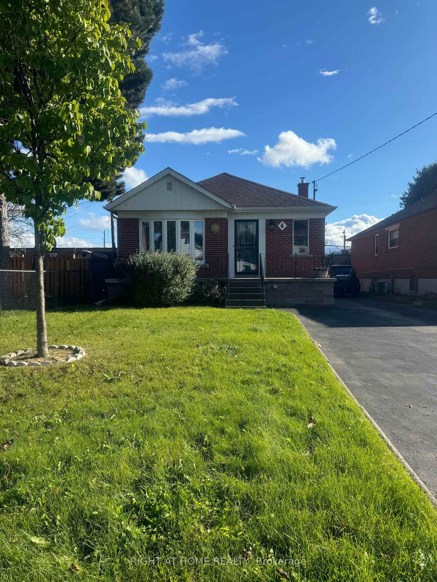 Detached House for lease at 4 Waringstown Drive, Toronto, Wexford-Maryvale, M1R 4H1 - MLS: E12129071
