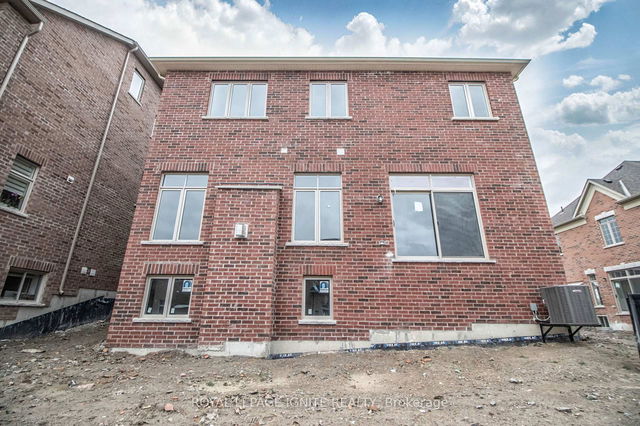 61 St Ives Crescent