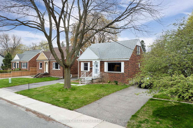 16 Plaxton Drive