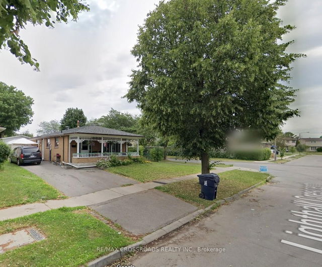 32 Lighthall Crescent