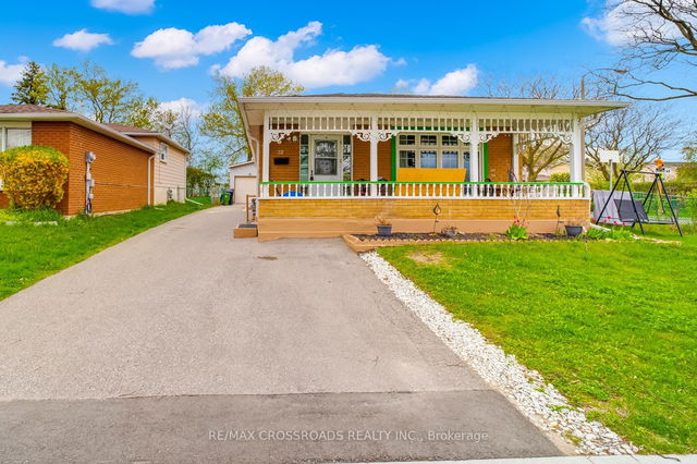 32 Lighthall Crescent
