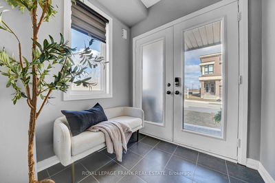48 Caspian Sq, Clarington - Bowmanville image-0-2