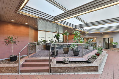 Unit 807 — 160 Alton Towers Circ, Toronto - Milliken image-0-3