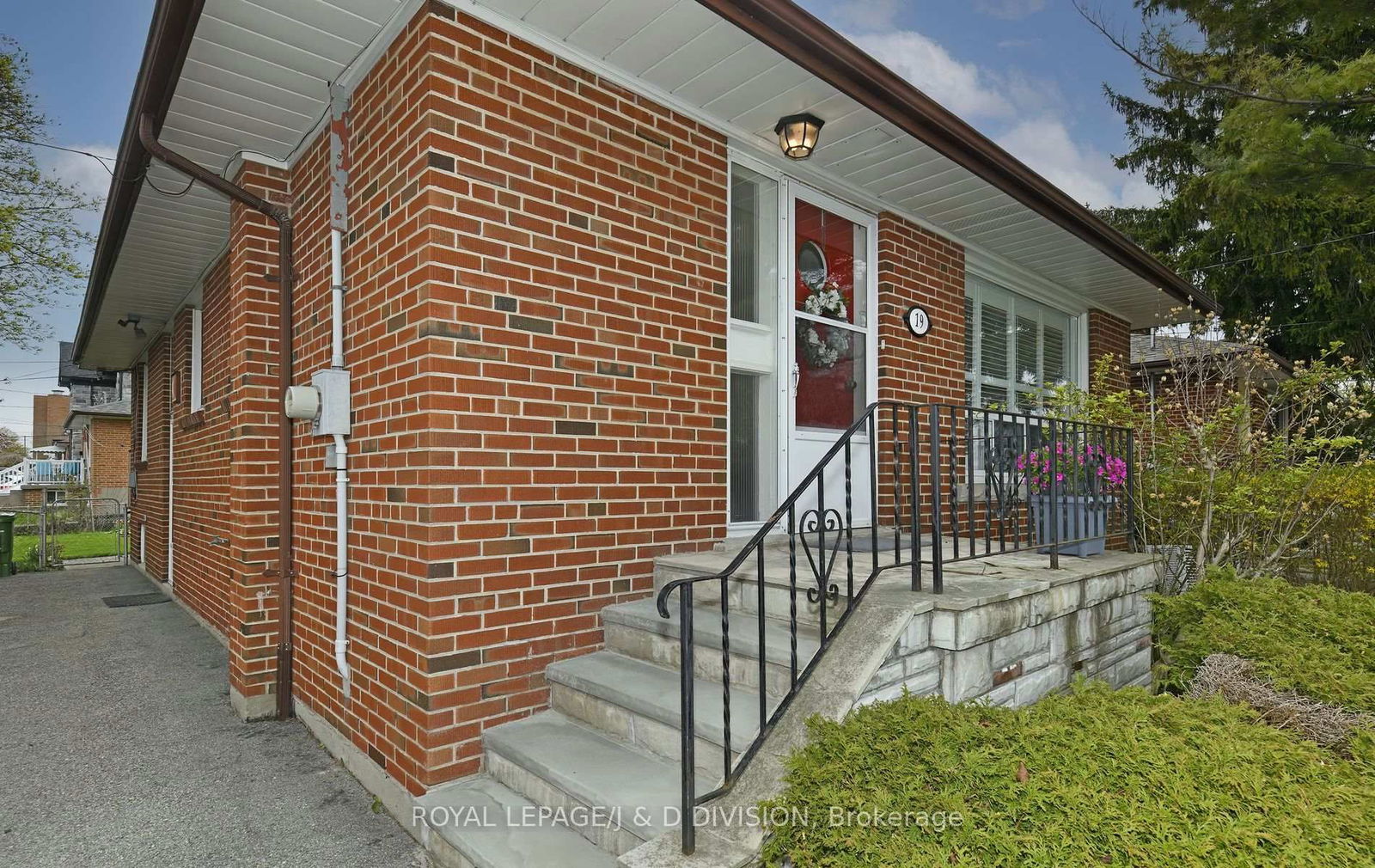 Detached House for sale at 19 Brian Avenue, Toronto, Wexford-Maryvale, M1R 3J1 - MLS: E12130270
