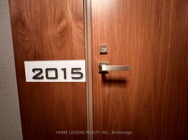 2015 - 275 Village Green Square