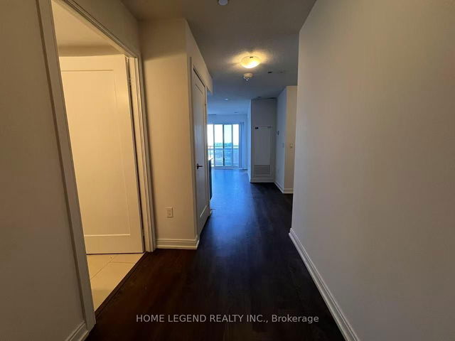 2015 - 275 Village Green Square