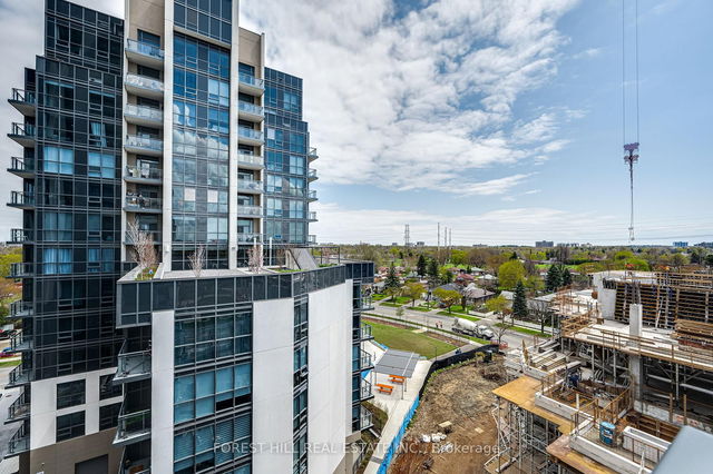 826 - 20 Meadowglen Place