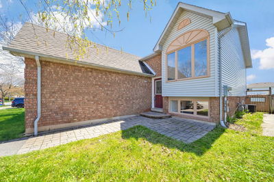 9 Fenwick Ave, Clarington - Bowmanville image-0-3