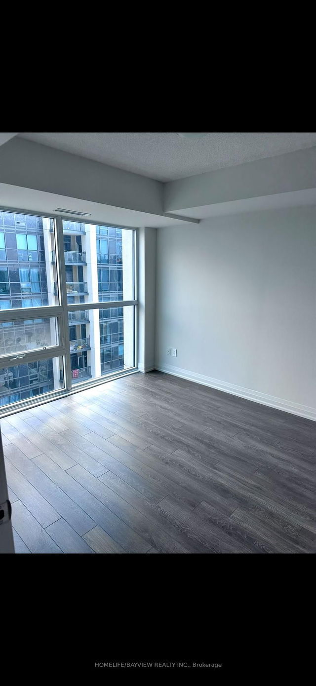 221 - 20 Meadowglen Place