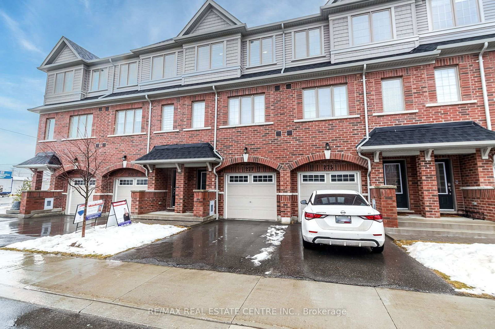 Property at 277 Danzatore