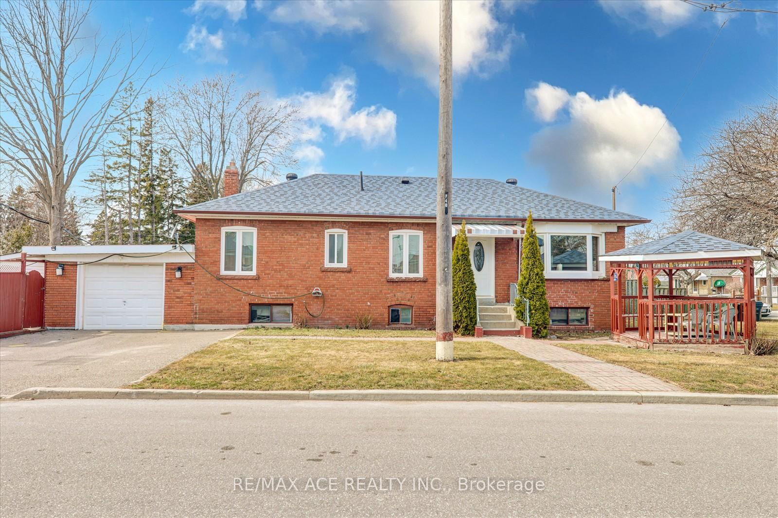 Detached House for sale at 40 Lombardy Crescent, Toronto, Kennedy Park, M1K 4N8 - MLS: E12132302