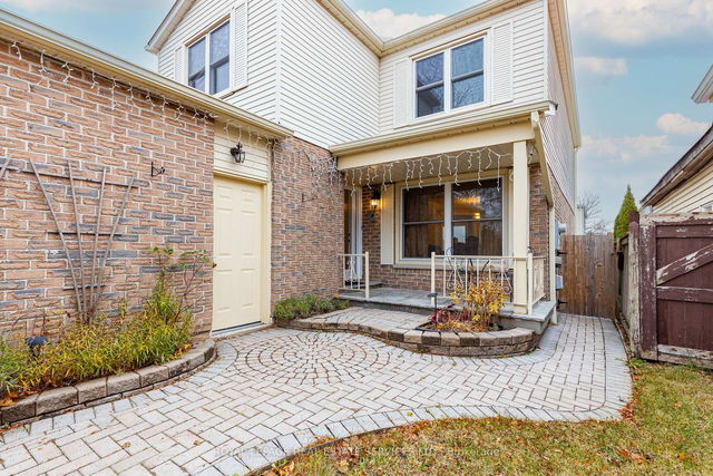 9 Lady Bower Crescent